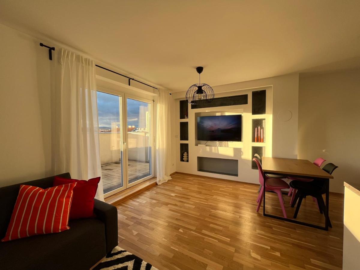Penthouse Near Station With Free Parking * Wien